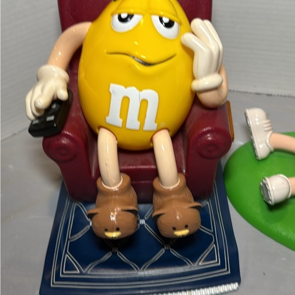 VINTAGE 1999 M&M's Yellow and Red Figurines Set - Picture 5 of 9